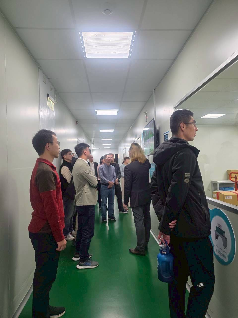 觀旅局一行參訪自然美專業生產線