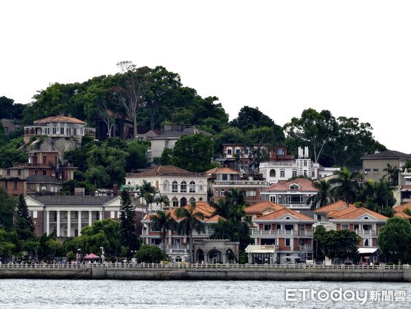 球員們沿途欣賞海景與島嶼風光